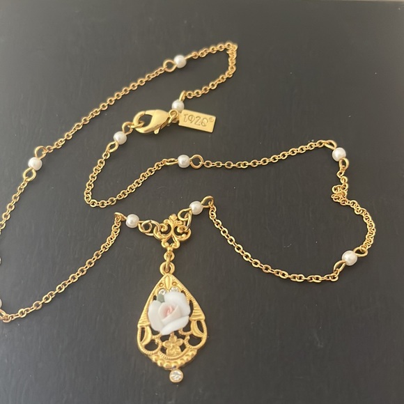 NWOT Women’s Jewelry Set: Porcelain Rose Gold Tone Y Necklace, Matching Earrings - Picture 5 of 7